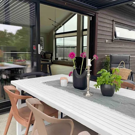 Modern House 150 M From The Vila
