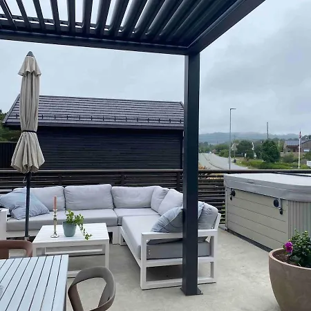 Modern House 150 M From The Sanum