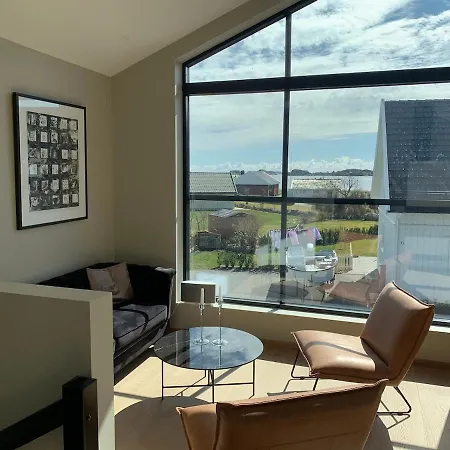 Vila Modern House 150 M From The