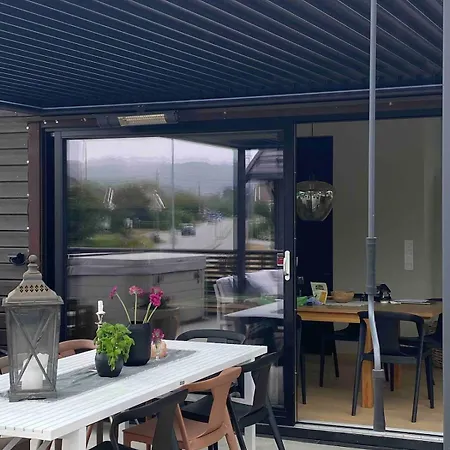 Modern House 150 M From The Sanum